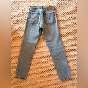 Levi’s Wedgie size 24